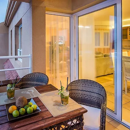 Ocean Breeze Apartment