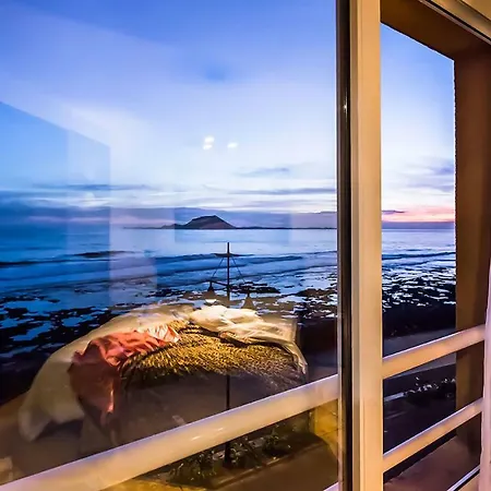 Ocean Breeze Apartment